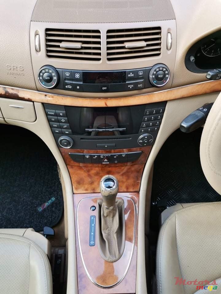 2007' Mercedes-Benz E-Class E200 photo #7