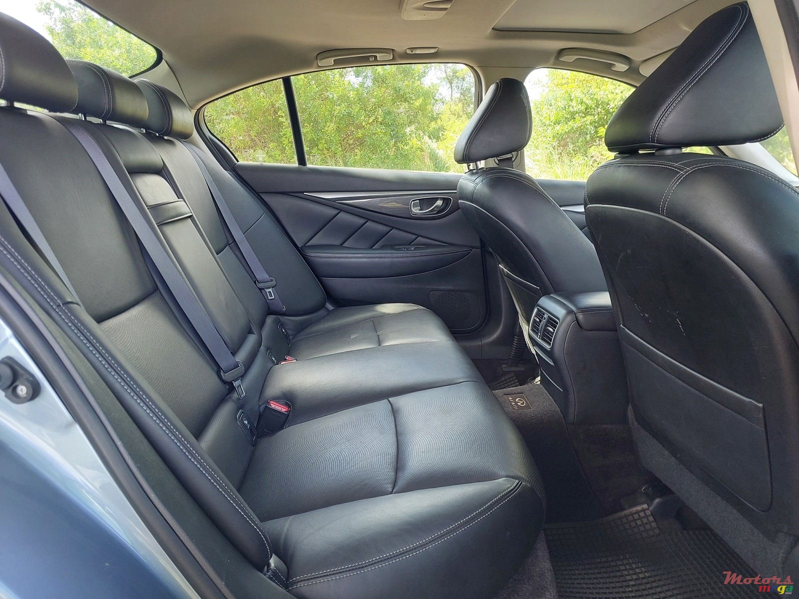 2017' Infiniti Q50 sport photo #5