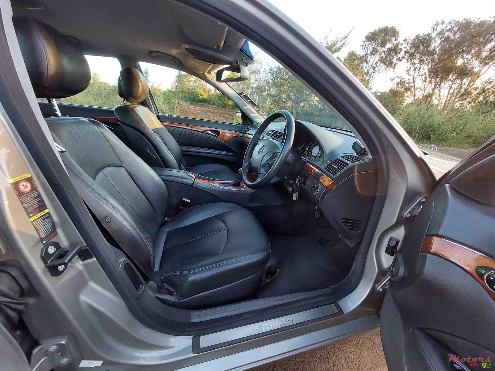 2006' Mercedes-Benz 320E photo #5