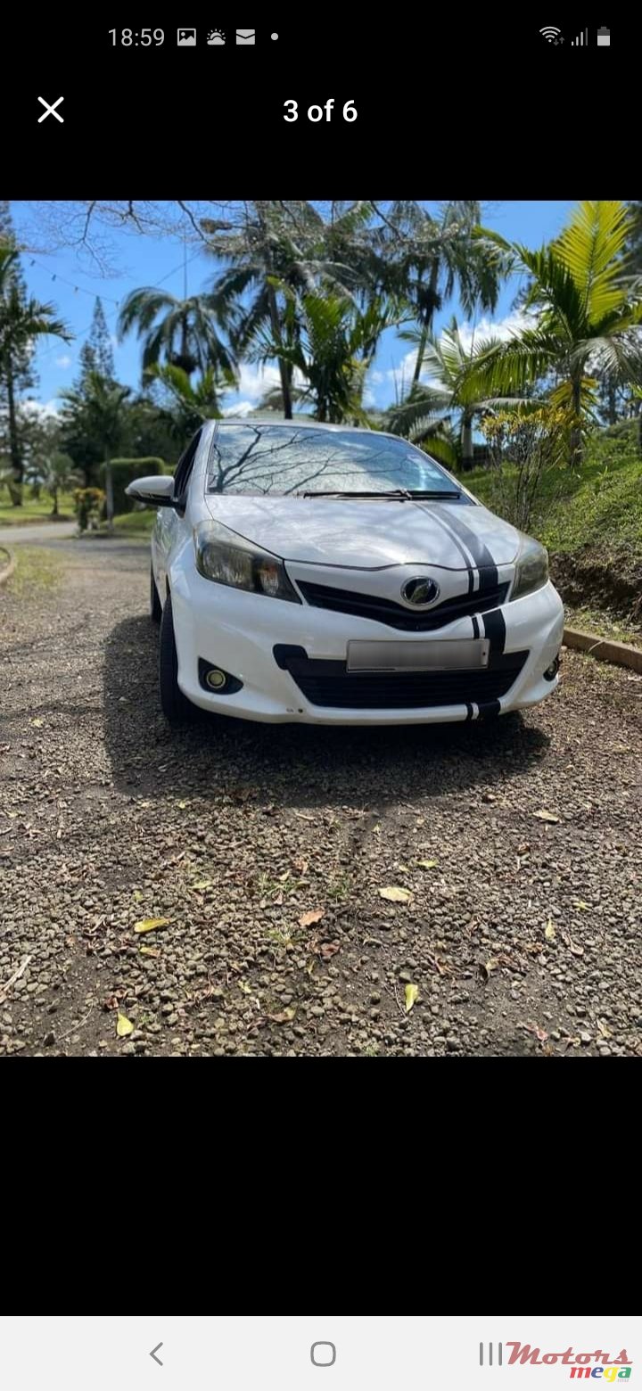 2012' Toyota Vitz photo #5