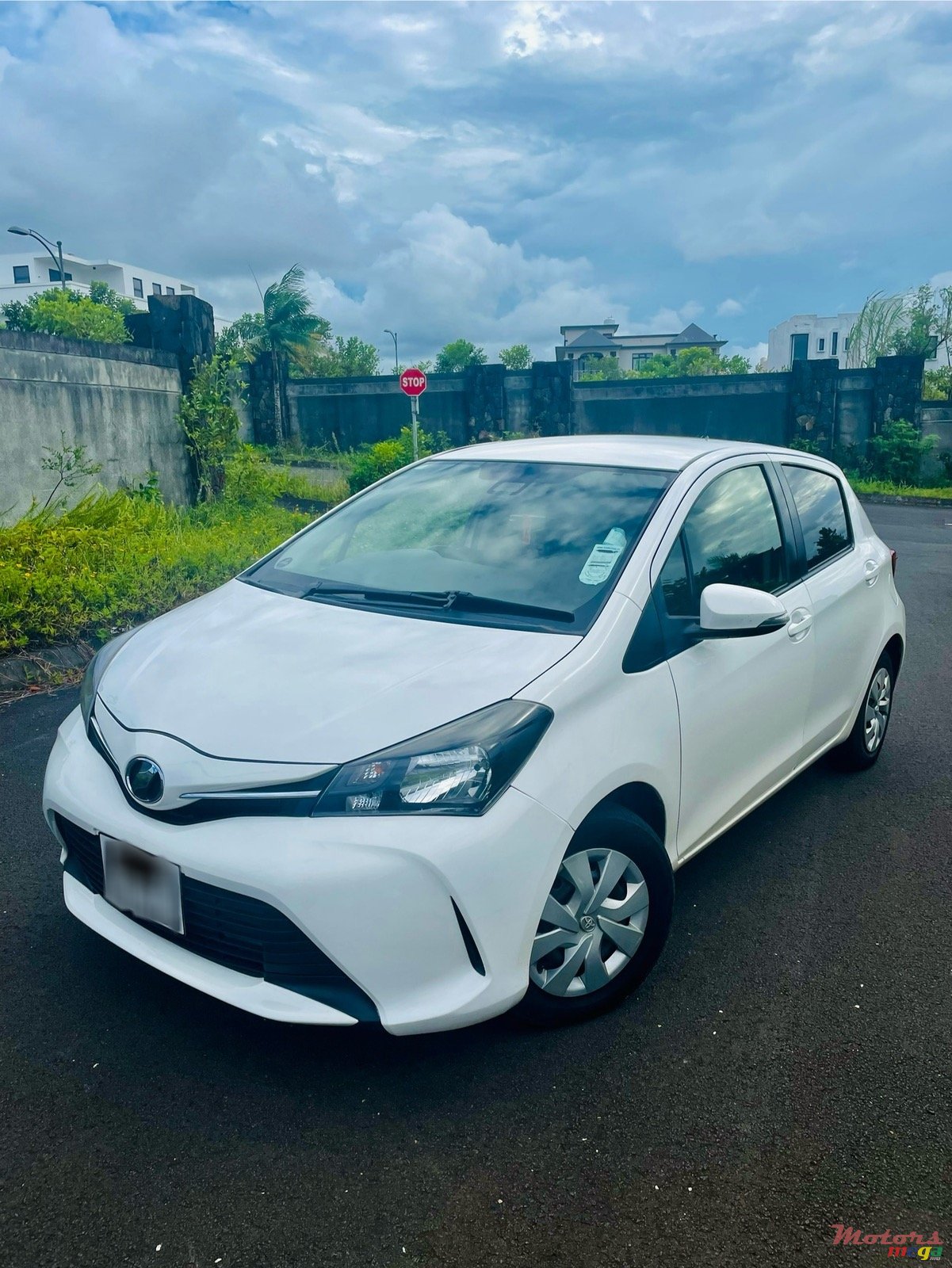 2016' Toyota Vitz photo #1