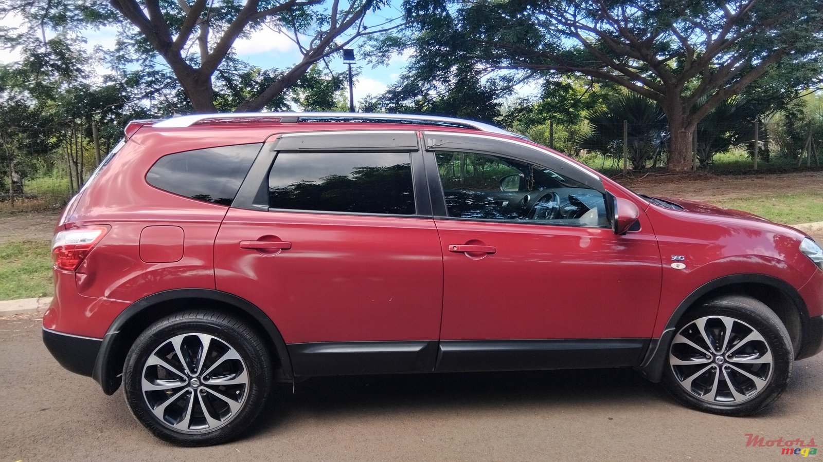 2014' Nissan Qashqai+2 None photo #2