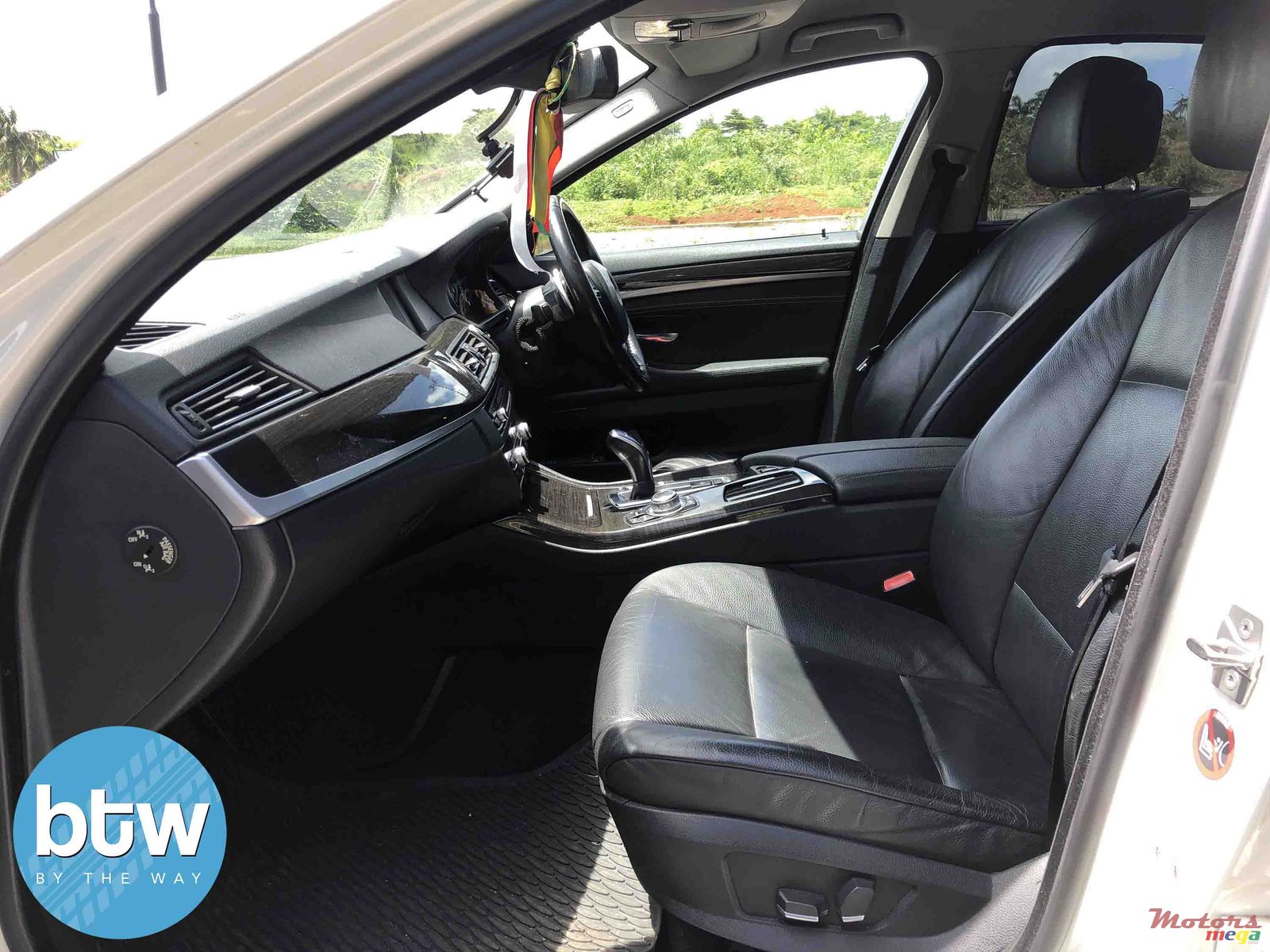 2012' BMW 528 photo #5