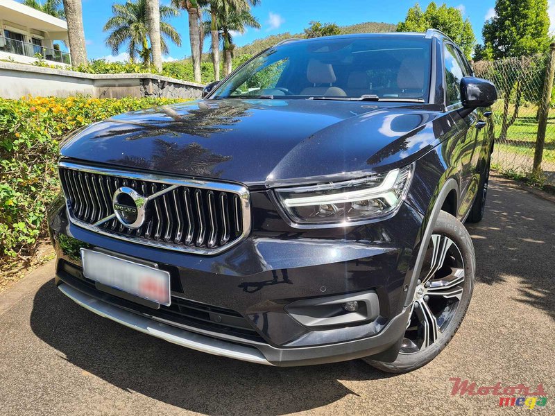 2022' Volvo XC40 B4 AWD 2.0 photo #2