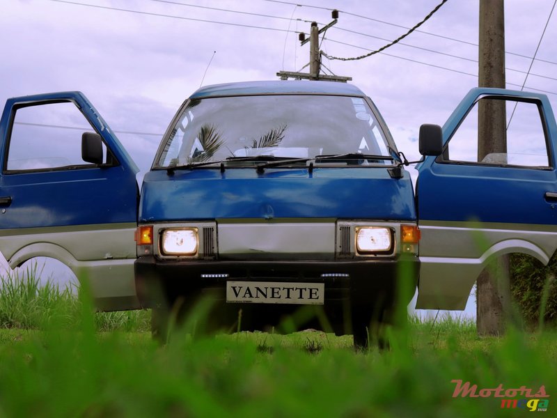 1992' Nissan Vanette pass photo #1
