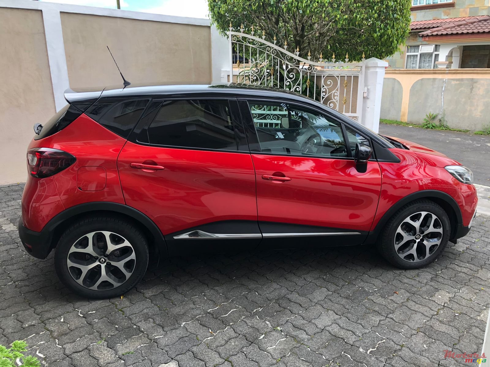 2019' Renault Captur photo #5