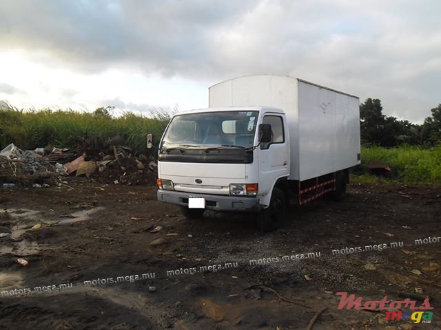 2001' Nissan photo #1