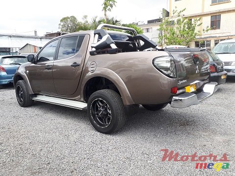 2013' Mitsubishi Sportero photo #5