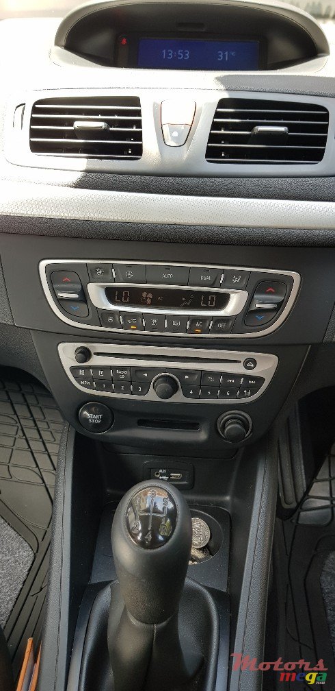 2012' Renault Fluence photo #7