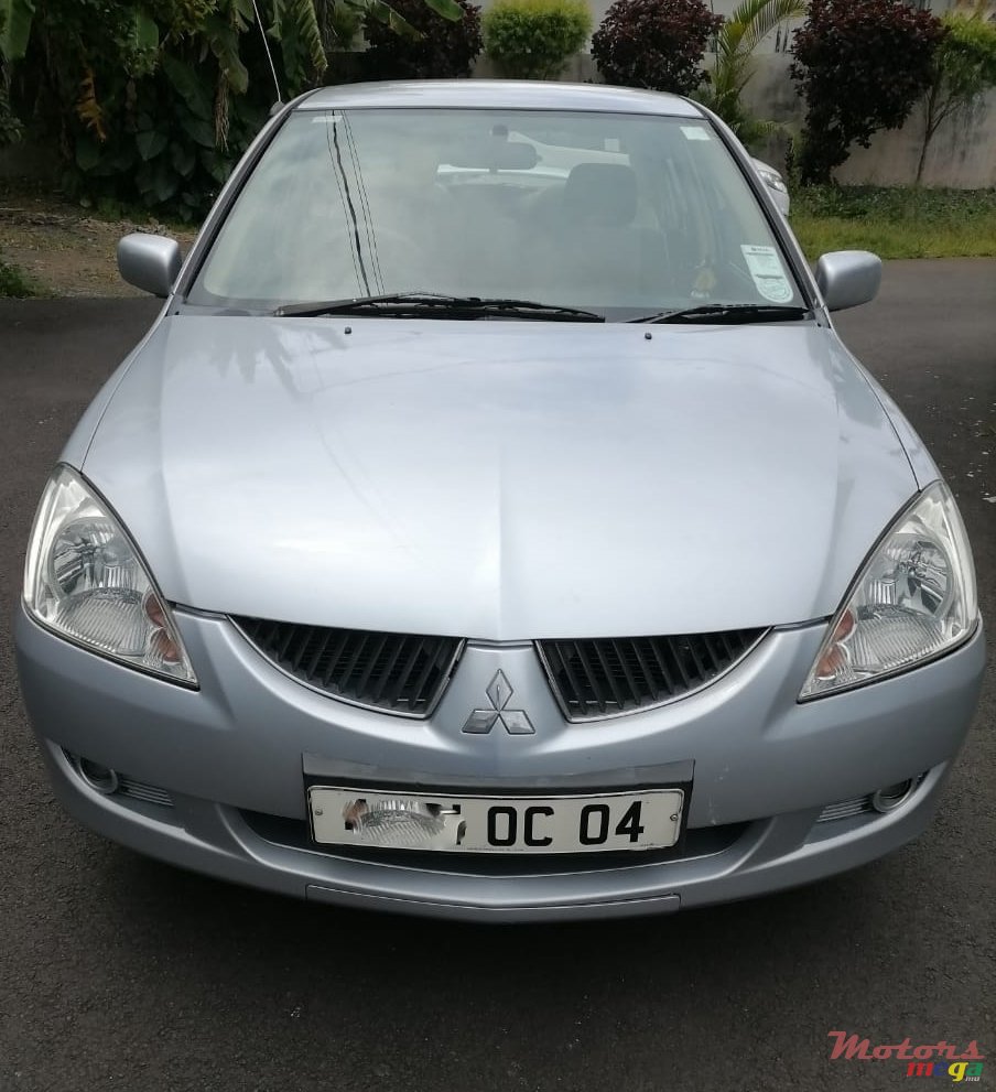 2004' Mitsubishi photo #1