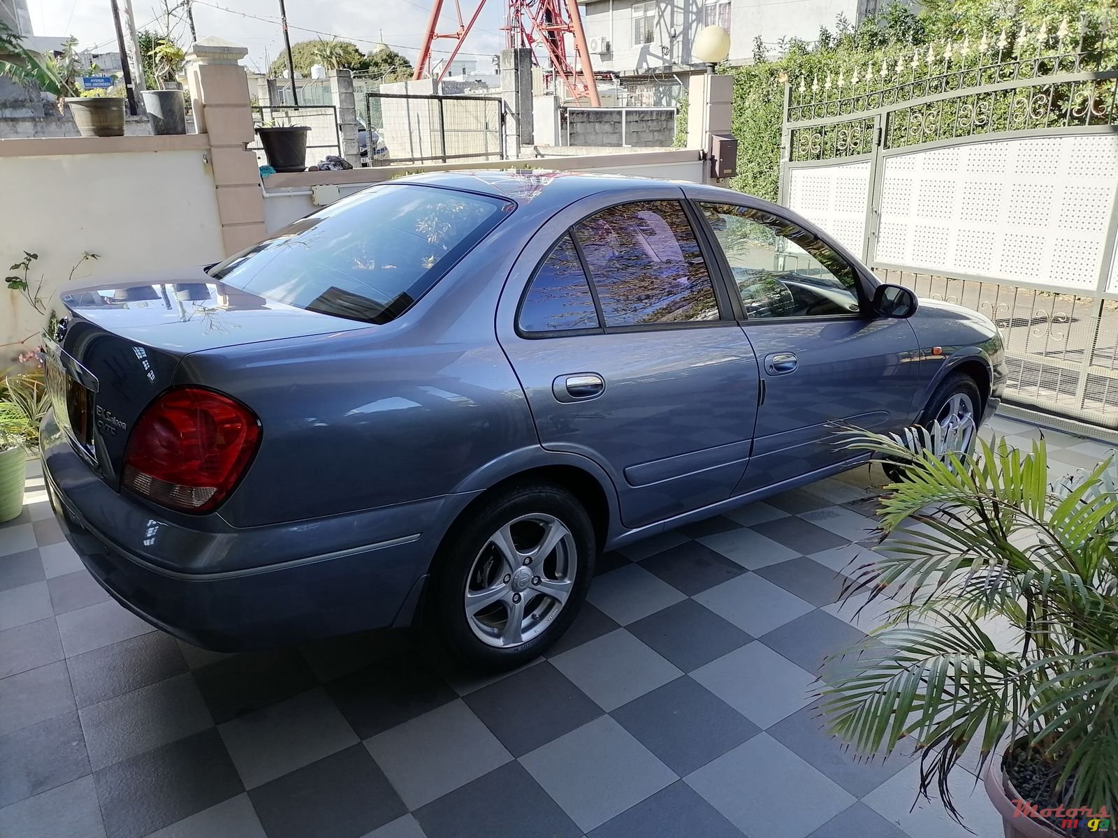 2004' Nissan Sunny photo #3