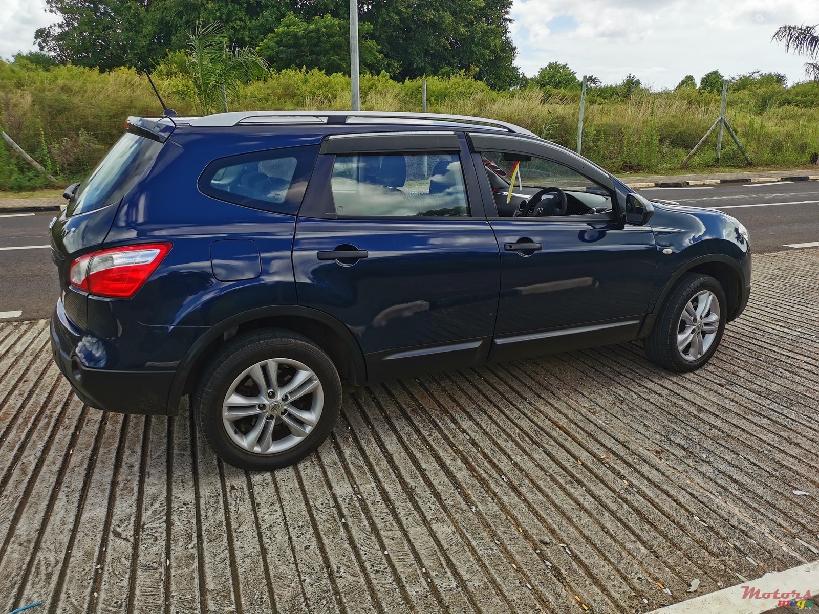 2010' Nissan Qashqai+2 photo #3