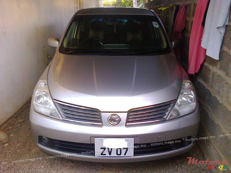 2007' Nissan Tiida Latio Saloon photo #1