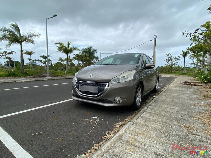 2015' Peugeot 208 photo #5