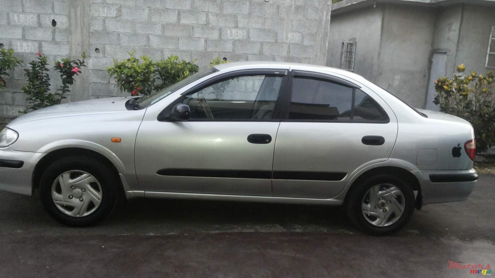 2000' Nissan Sunny photo #1