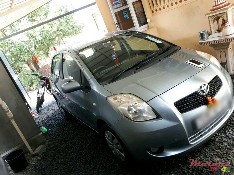 2007' Toyota Vitz photo #5