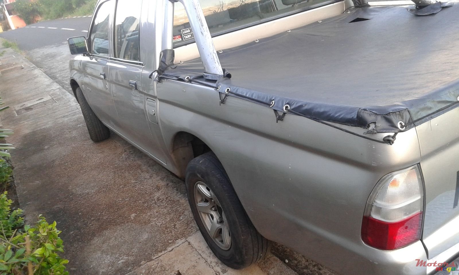 2005' Mitsubishi L 200 4*2 photo #1