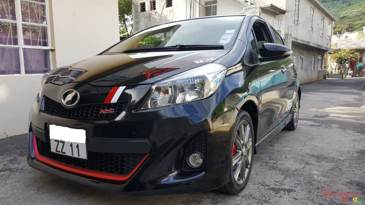 2011' Toyota Vitz RS photo #2