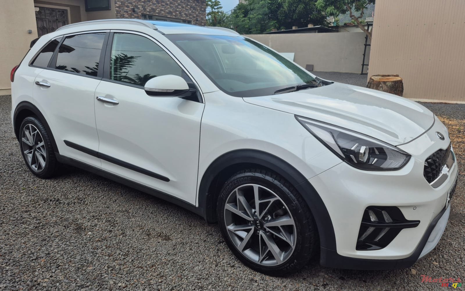 2020' Kia Niro Eco Hybrid photo #2