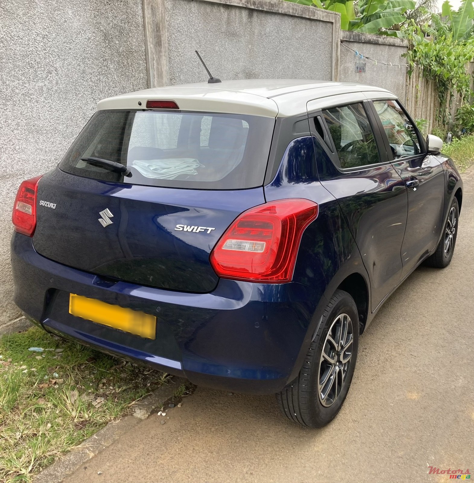 2021' Suzuki Swift photo #2