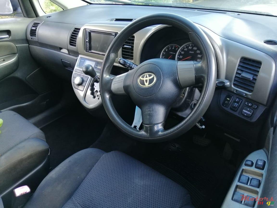 2006' Toyota photo #2