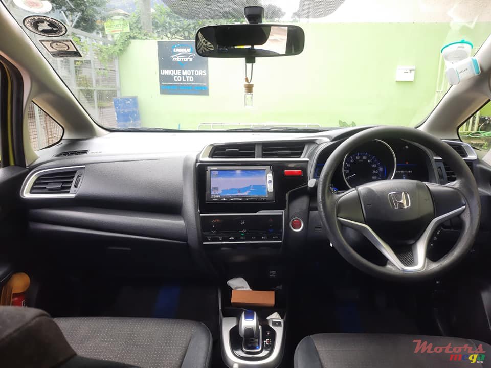 2013' Honda Fit Hybrid photo #4