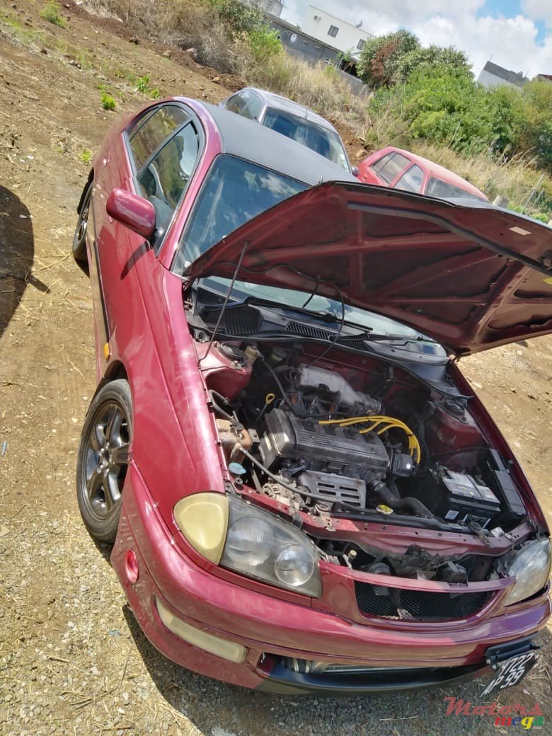1999' Toyota Avensis photo #2