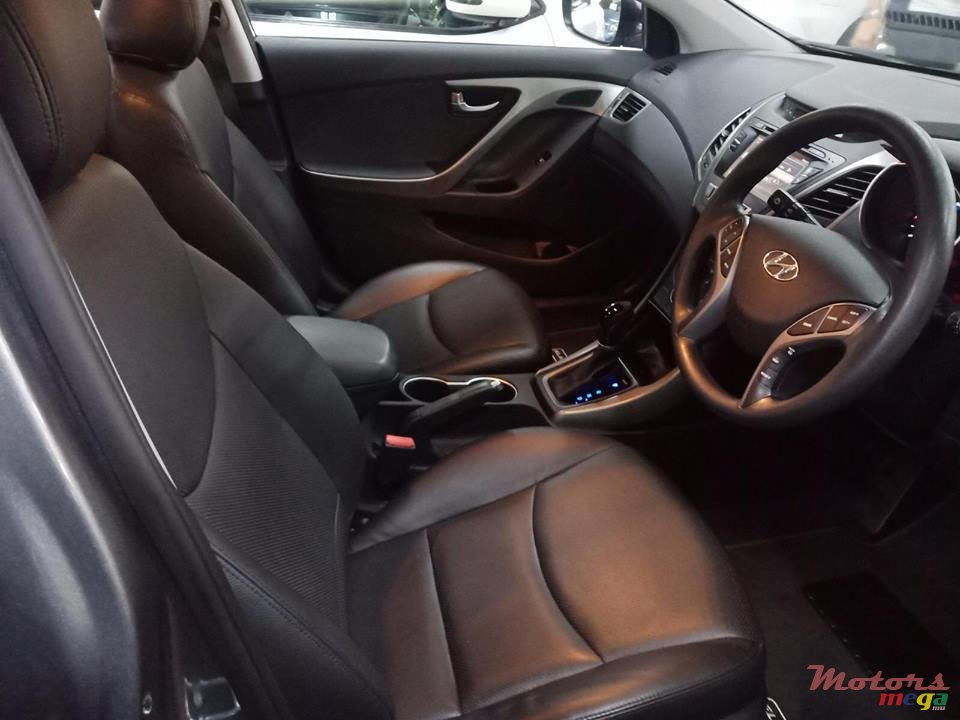 2015' Hyundai Elantra photo #4