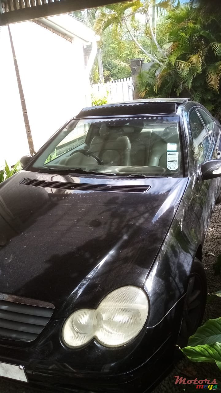 2002' Mercedes-Benz C-Class Coupe Sport 200K 2.0 photo #1
