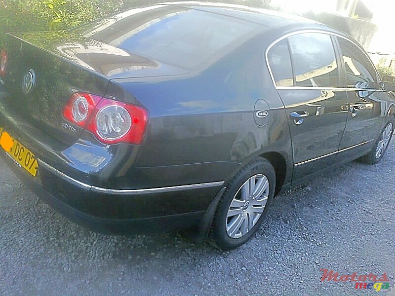 2007' Volkswagen Passat B6 TDI 2.O photo #3