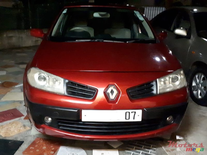 2007' Renault Megane photo #1
