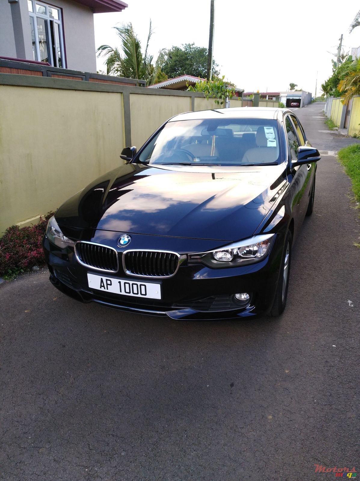 2012' BMW 3 Series Sedan photo #6