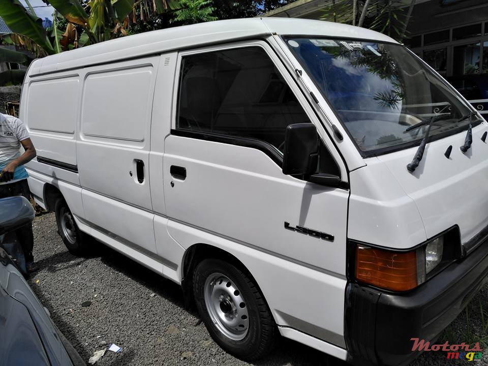 2004' Mitsubishi L300 photo #2