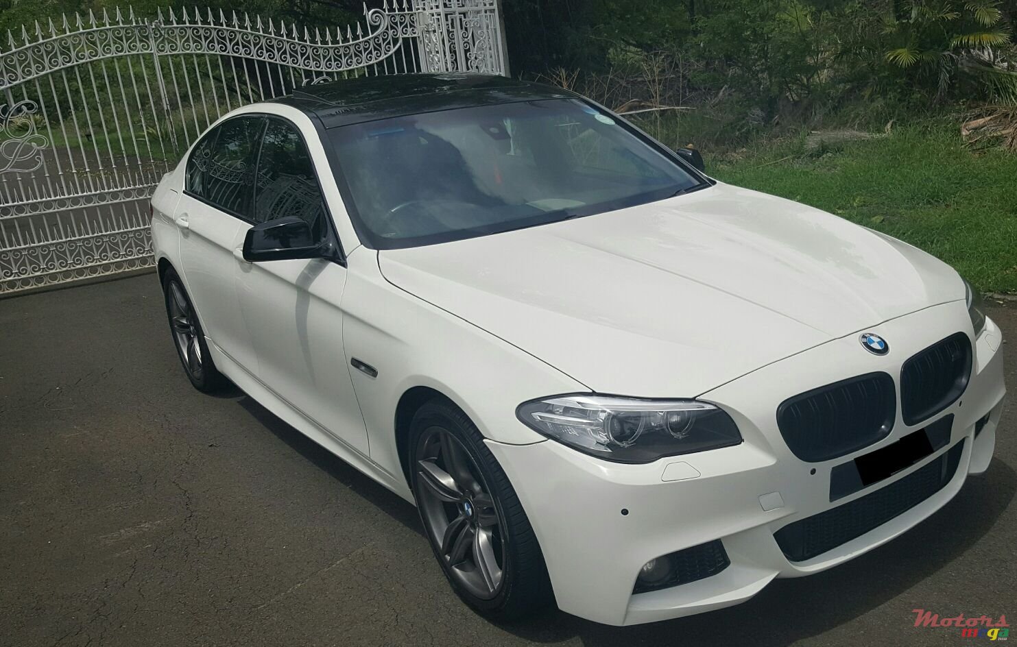 2010' BMW 5 Series photo #2