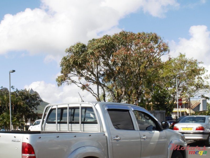 2013' Toyota Hilux photo #3