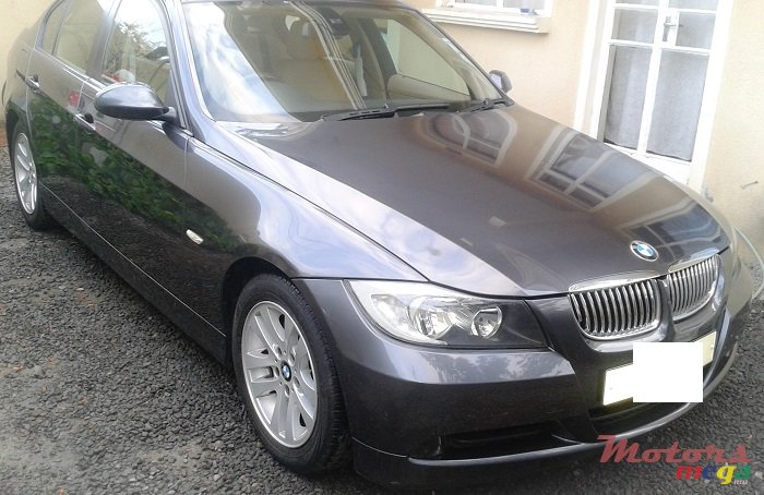 2005' BMW 320 320i photo #1