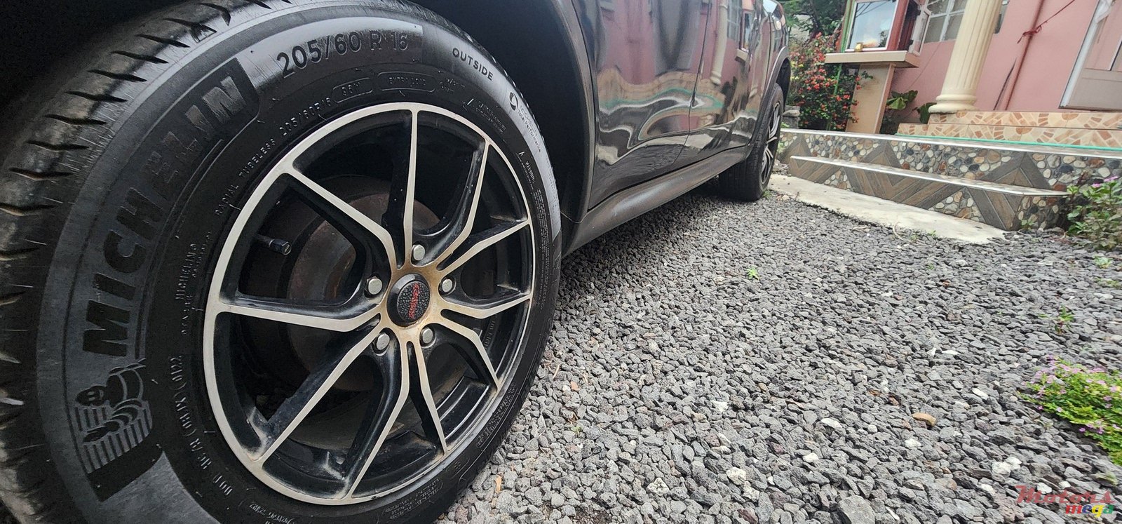 2010' Nissan Juke Headlight blackhousing photo #2