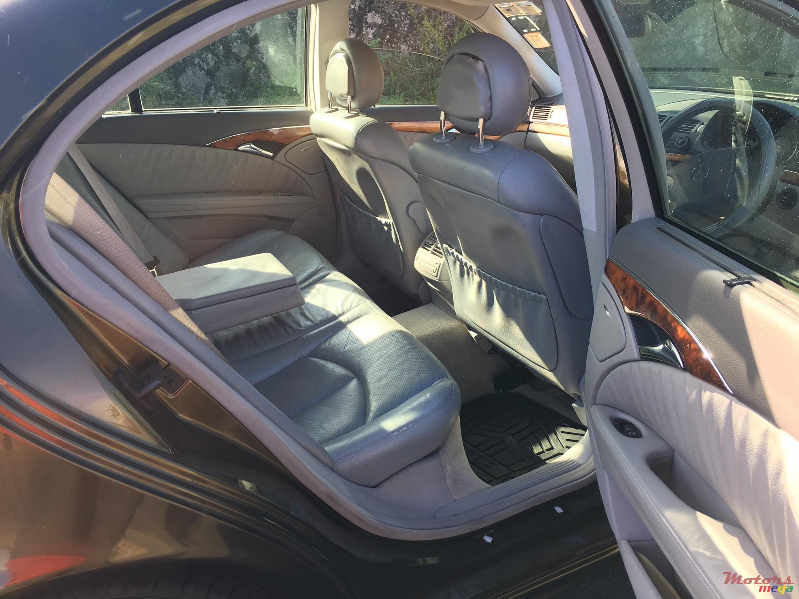 2004' Mercedes-Benz E-Class photo #7