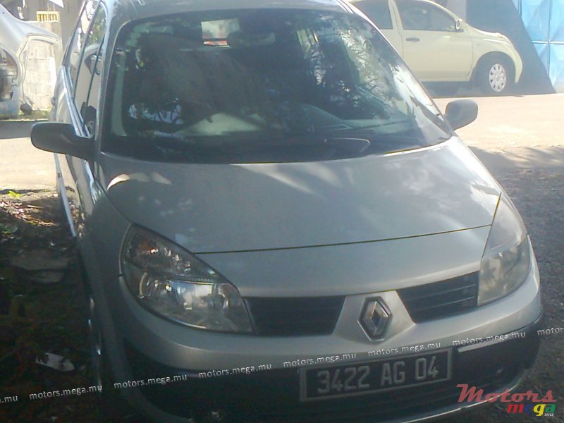 2004' Renault Megane Scenic photo #1