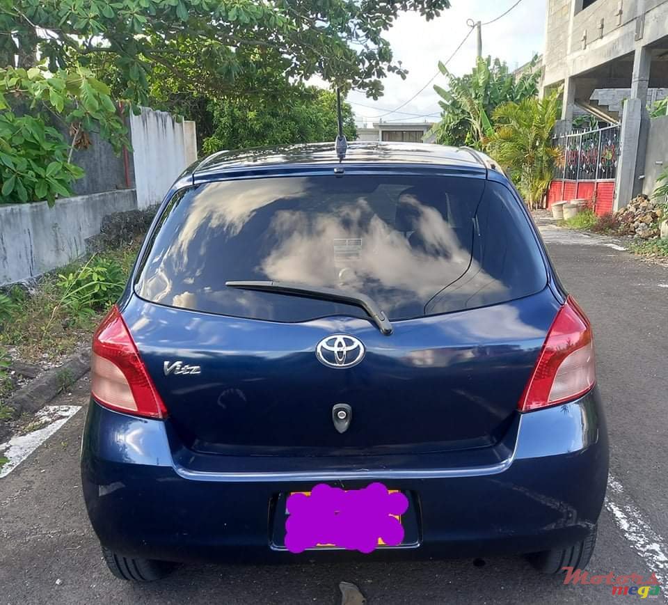 2007' Toyota Vitz photo #2