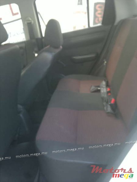 2009' Suzuki SWIFT photo #2