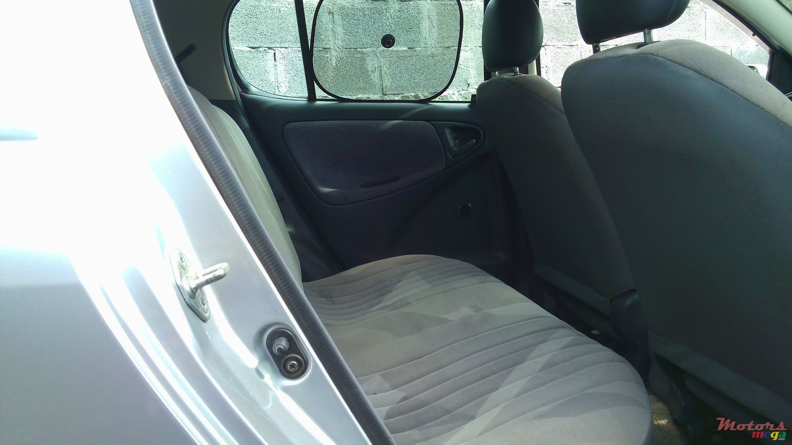 2000' Toyota Vitz photo #7