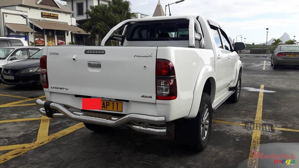 2011' Toyota Hilux 4X4 photo #4