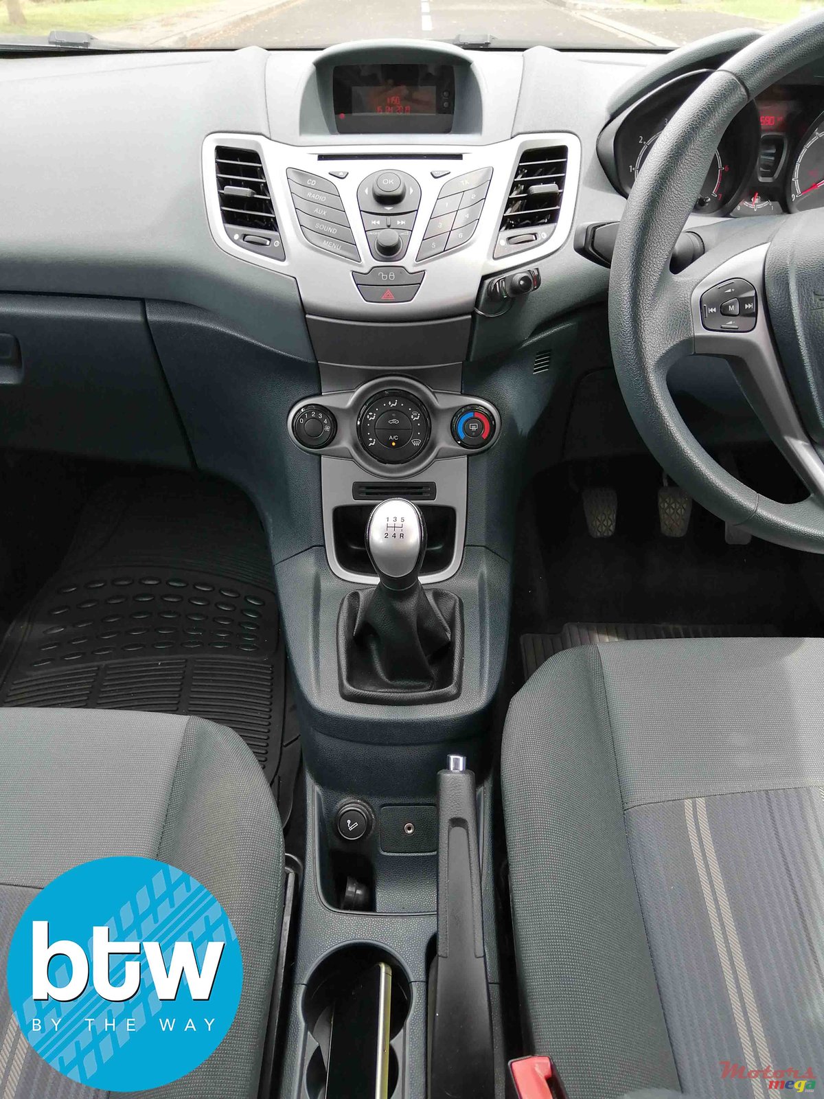 2009' Ford Fiesta photo #5