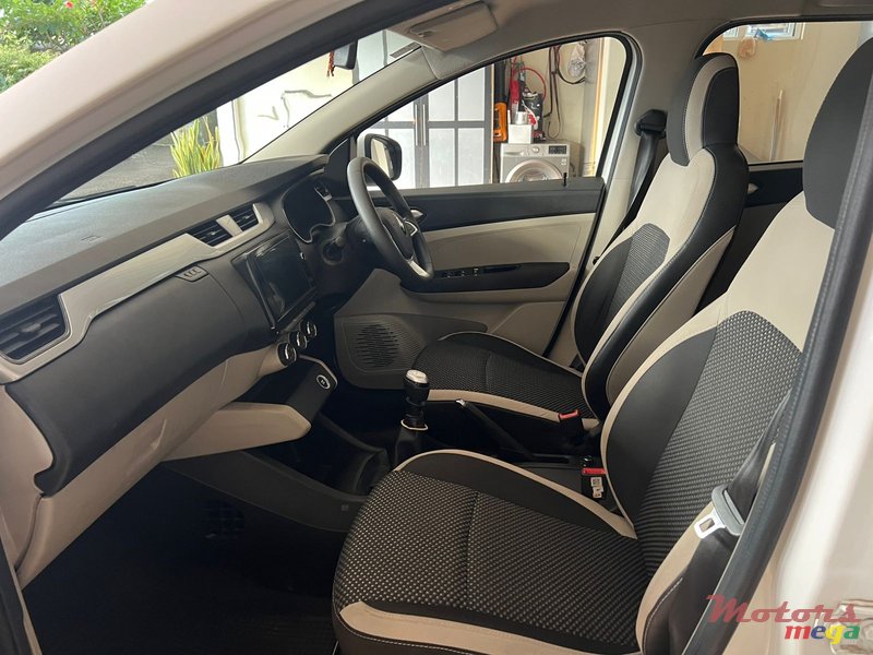 2021' Renault Triber photo #6