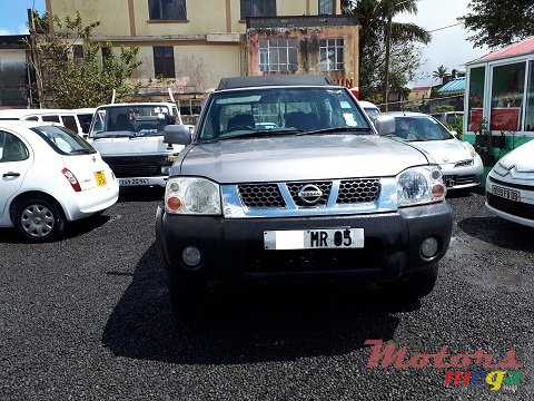 2005' Nissan Hardbody photo #2