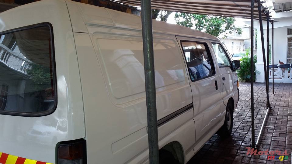 2002' Mitsubishi L300 photo #3