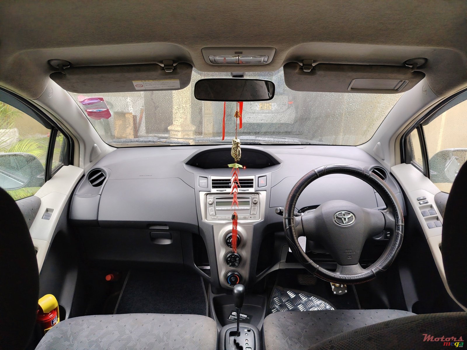 2010' Toyota Vitz photo #4