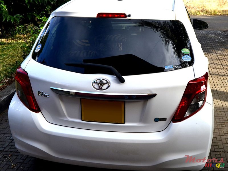 2012' Toyota Vitz photo #3