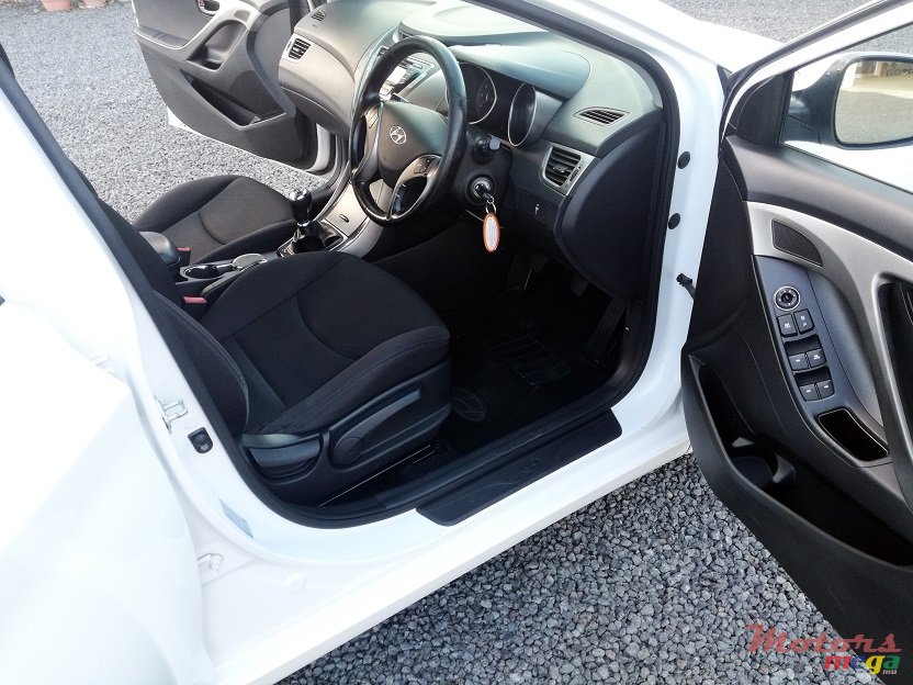 2014' Hyundai Elantra GLS Manual 1.6L photo #4